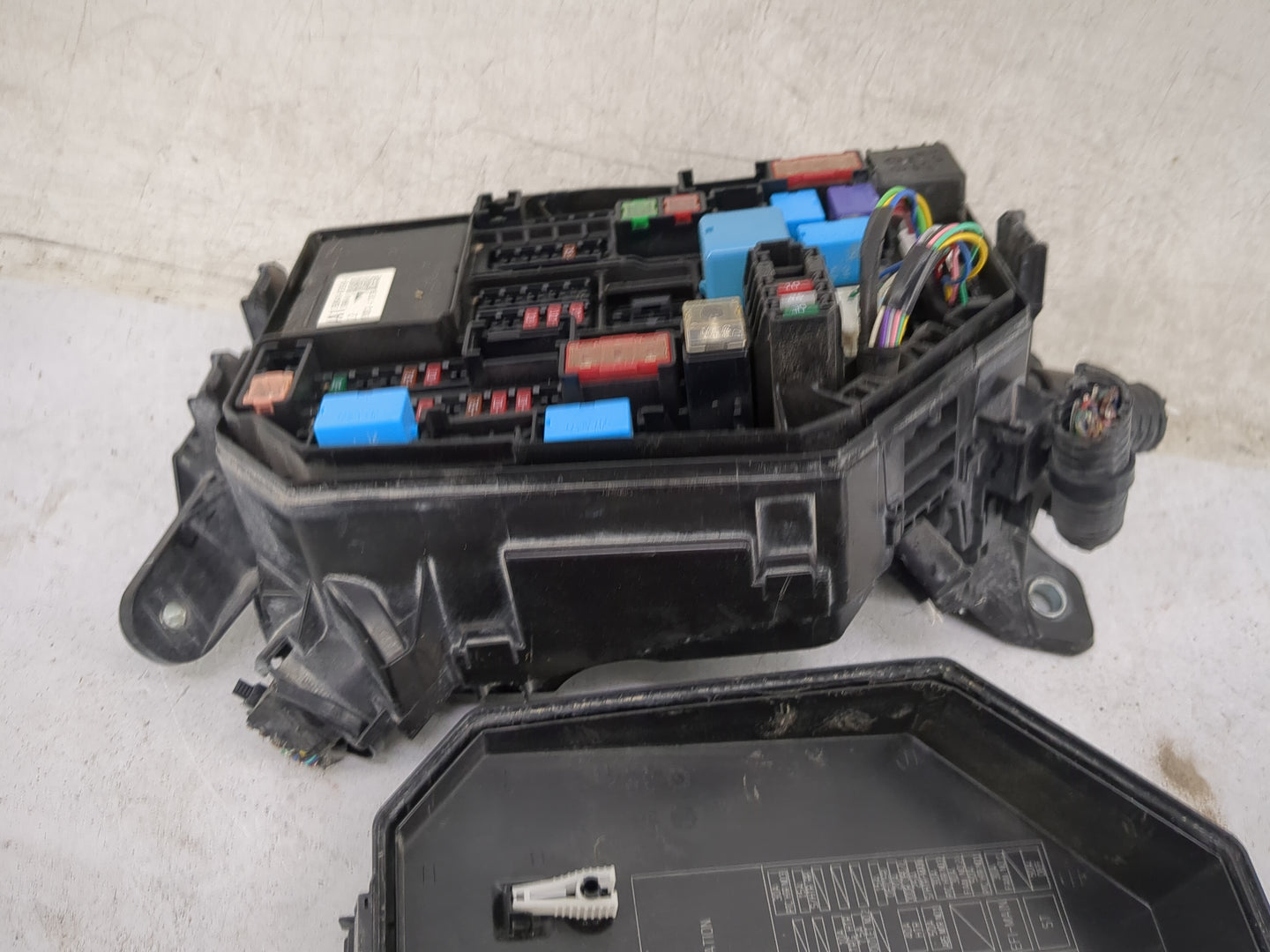 2020-2022 Toyota Corolla Fusebox Fuse Box Panel Relay Module P/N:82662-02A00 Fits Fits 2020 2021 2022 OEM Used Auto Parts - 