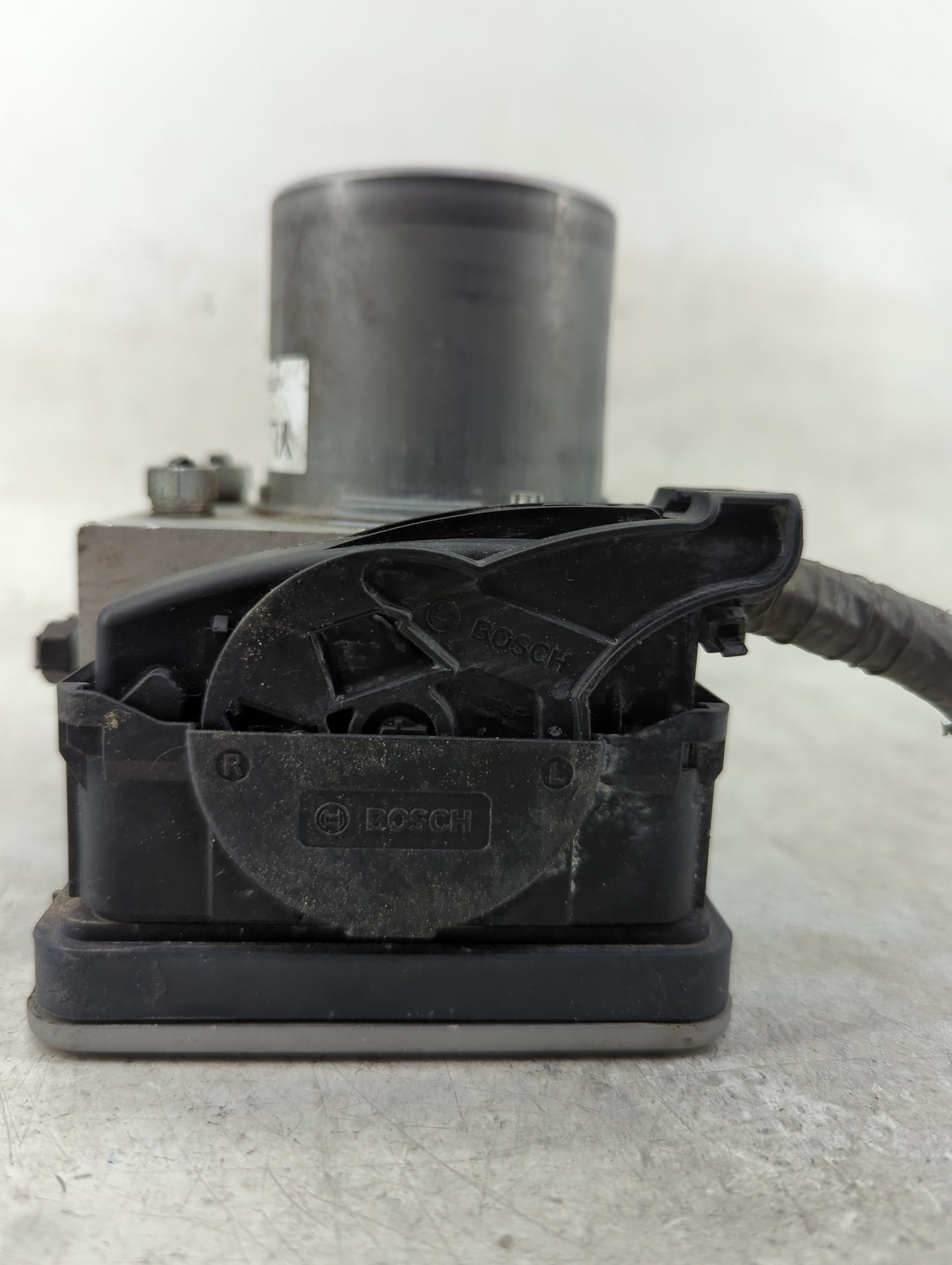 2020-2022 Toyota Corolla ABS Pump Control Module Replacement P/N:0265957015 3330A20065 Fits Fits 2020 2021 2022 OEM Used Aut
