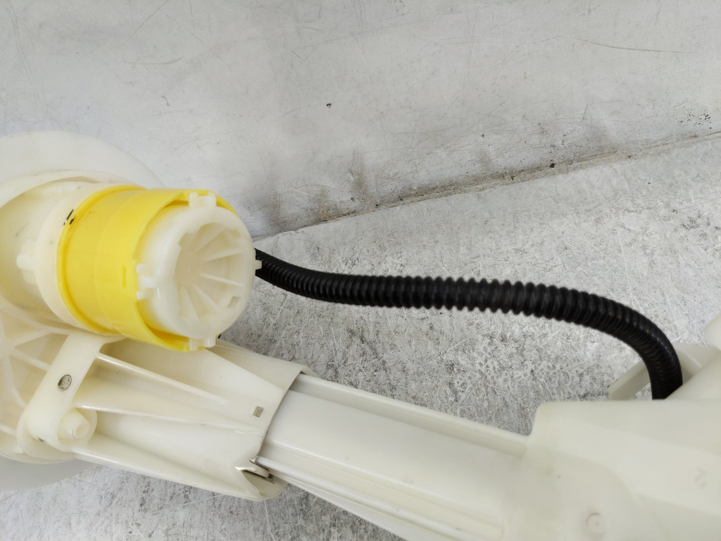 Toyota Corolla Electrical Gas Fuel Pump Assembly 1479845 - Oemusedautoparts1.com