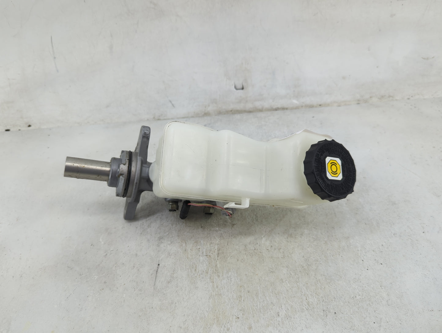 2019-2022 Toyota Corolla Brake Master Cylinder 1489133 - Oemusedautoparts1.com