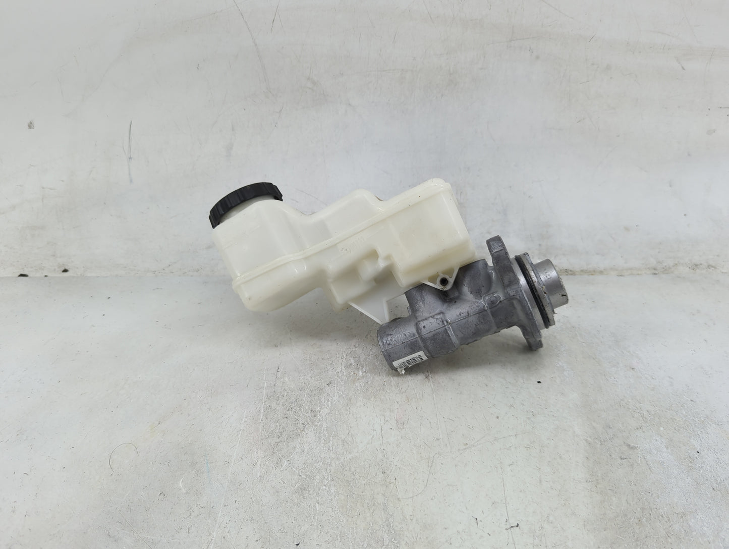 2019-2022 Toyota Corolla Brake Master Cylinder 1490350 - Oemusedautoparts1.com