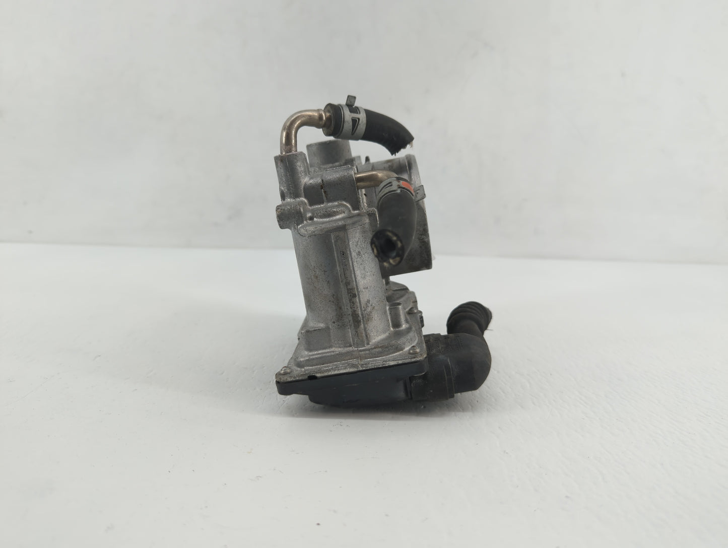 2022 Toyota Corolla Throttle Body P/N:22030-0T130 22030-37040 Fits Fits 2013 2014 OEM Used Auto Parts - Oemusedautoparts1.co