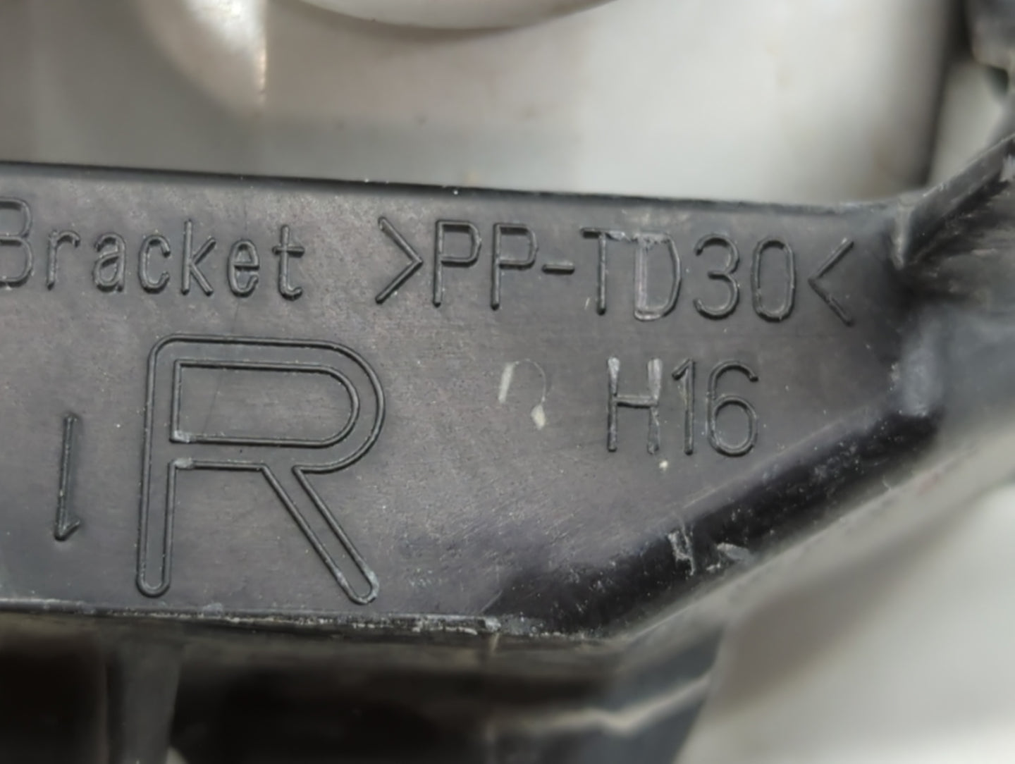 2016-2022 Toyota Tacoma Passenger Right Oem Front Light Lamp - Oemusedautoparts1.com