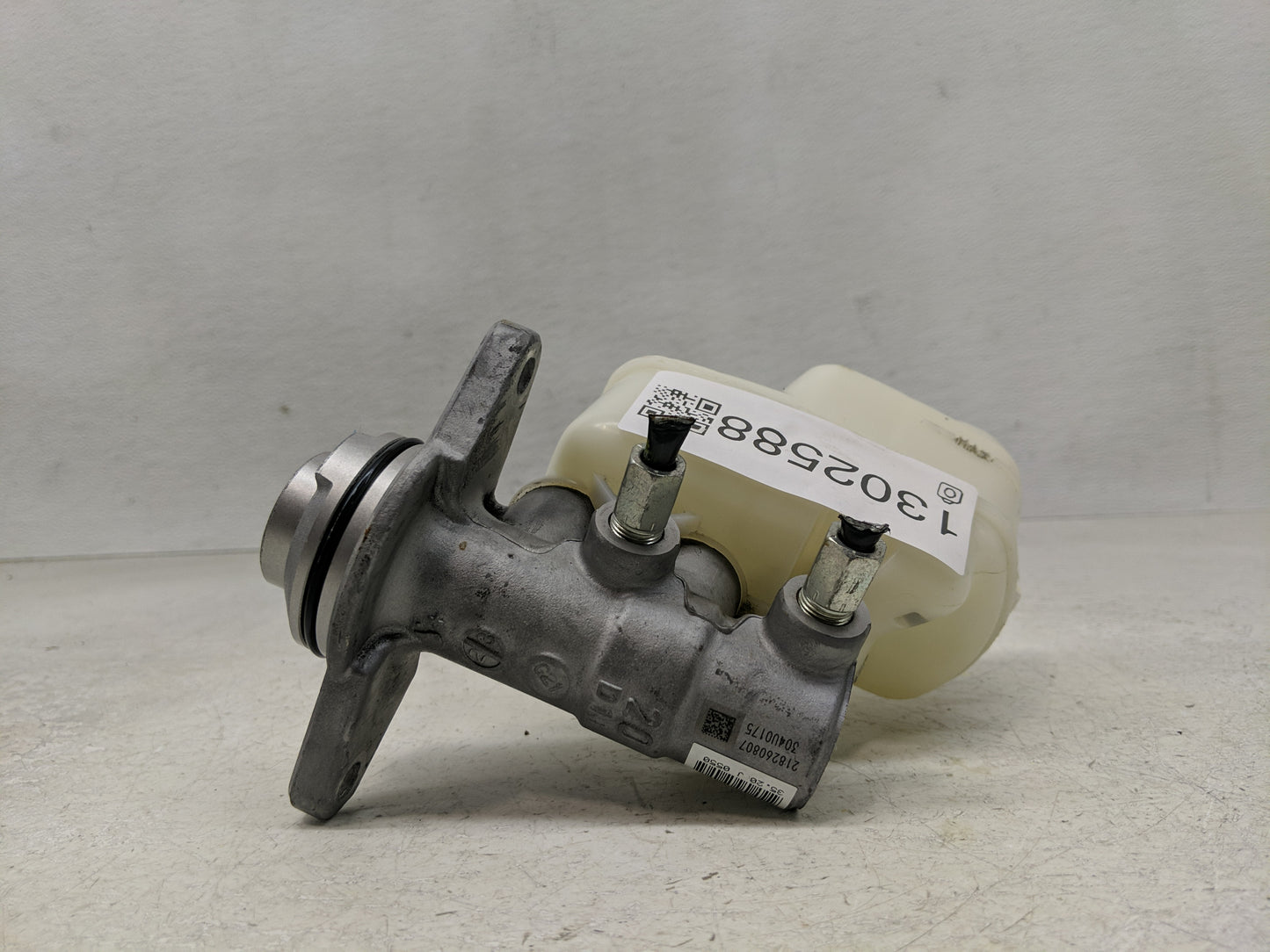 2009-2022 Toyota Tacoma Brake Master Cylinder - Oemusedautoparts1.com