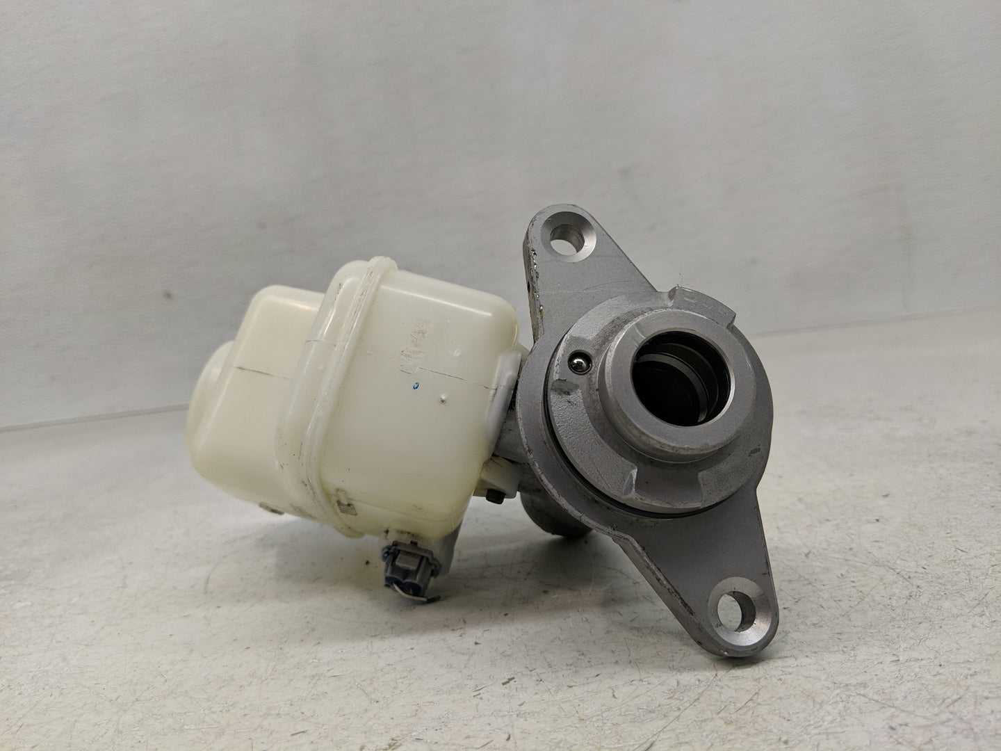 2009-2022 Toyota Tacoma Brake Master Cylinder - Oemusedautoparts1.com