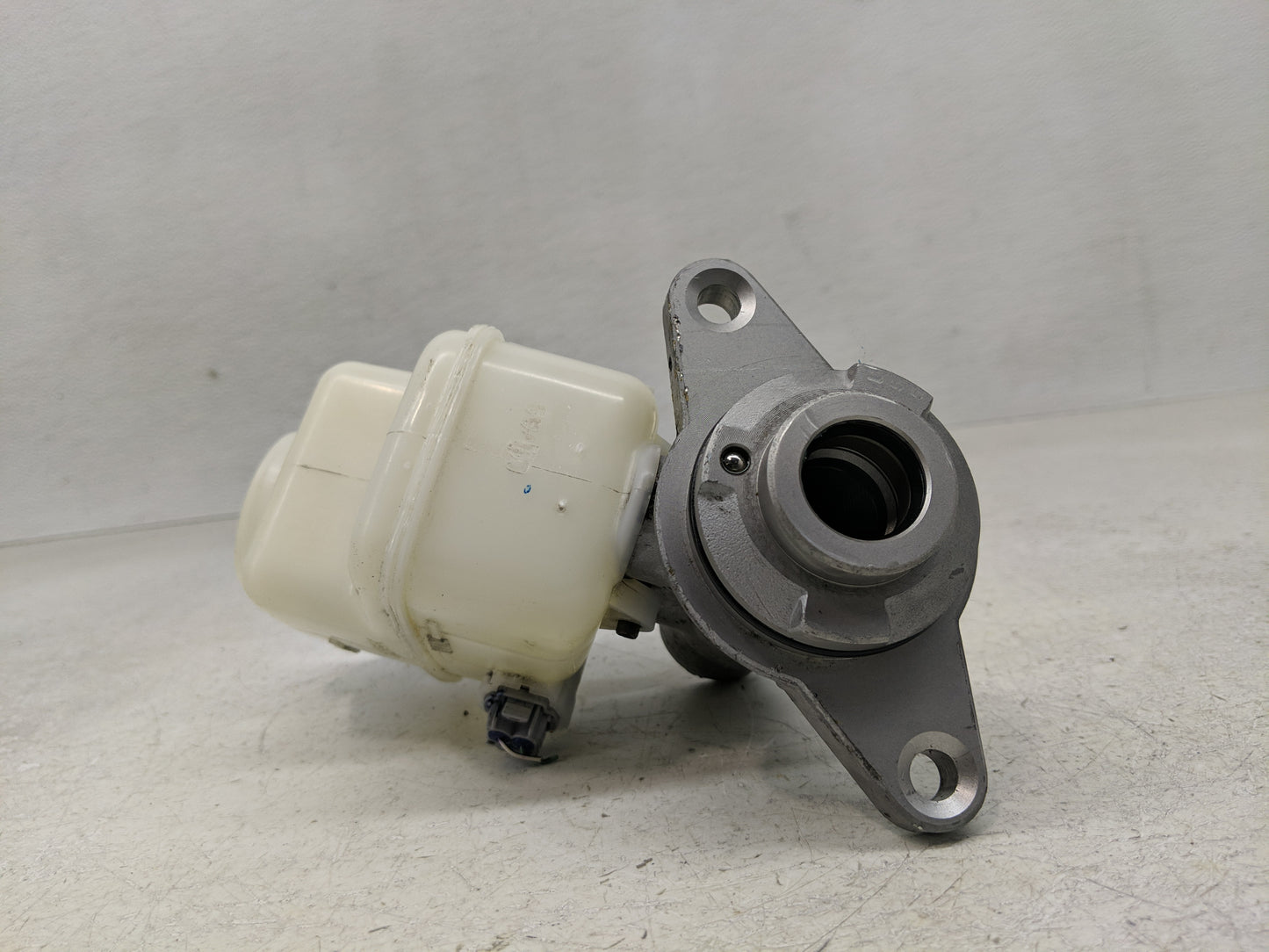 2009-2022 Toyota Tacoma Brake Master Cylinder 1302588 - Oemusedautoparts1.com