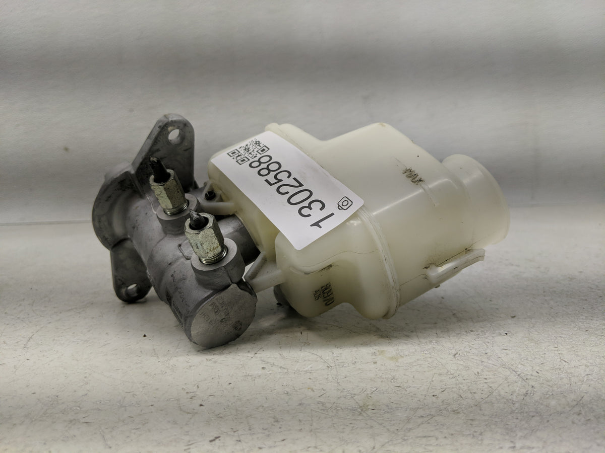 2009-2022 Toyota Tacoma Brake Master Cylinder 1302588 - Oemusedautoparts1.com