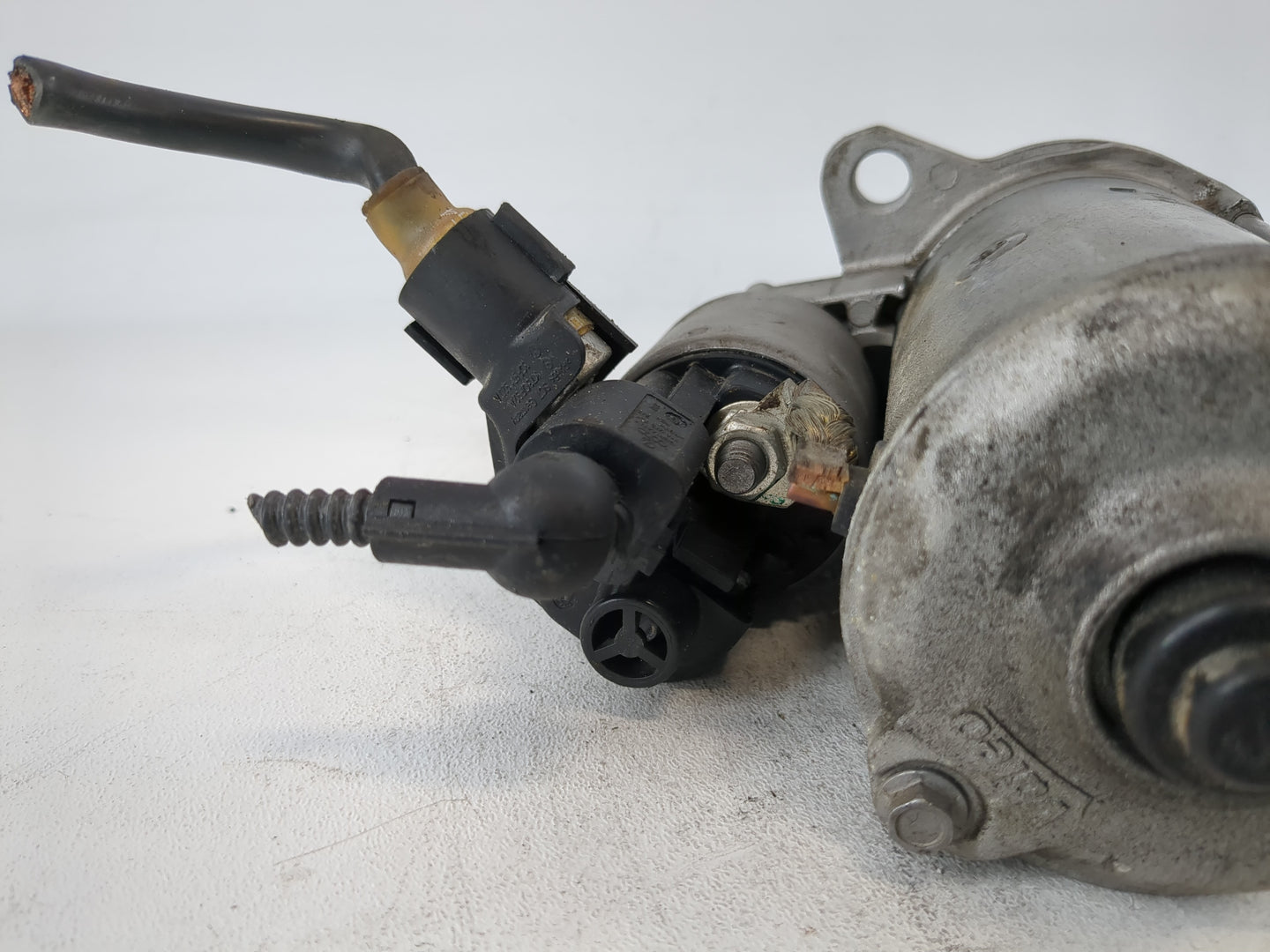 2018-2022 Volkswagen Atlas Car Starter Motor Solenoid OEM P/N:02M 911 021 P Fits Fits 2018 2019 2020 2021 2022 OEM Used Auto
