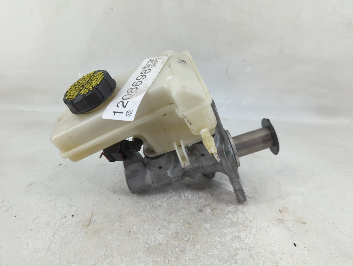 Volkswagen Atlas Brake Master Cylinder - Oemusedautoparts1.com