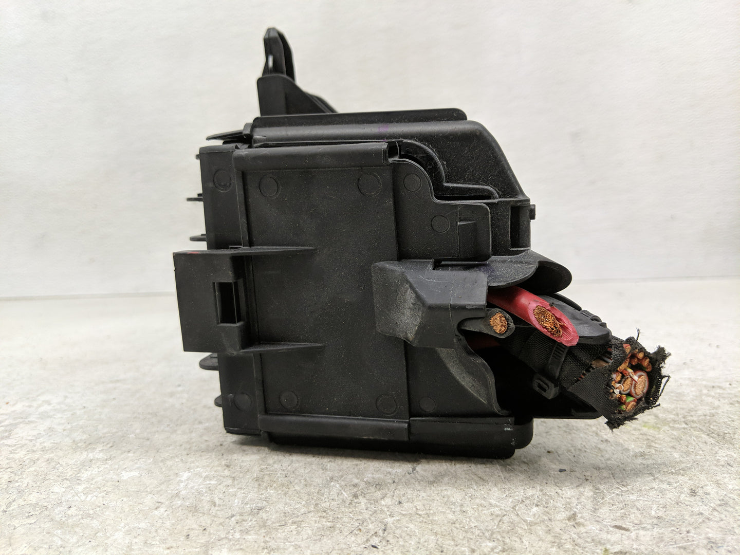 2020-2022 Volkswagen Atlas Fusebox Fuse Box Panel Relay Module Fits Fits 2020 2021 2022 OEM Used Auto Parts - Oemusedautopar