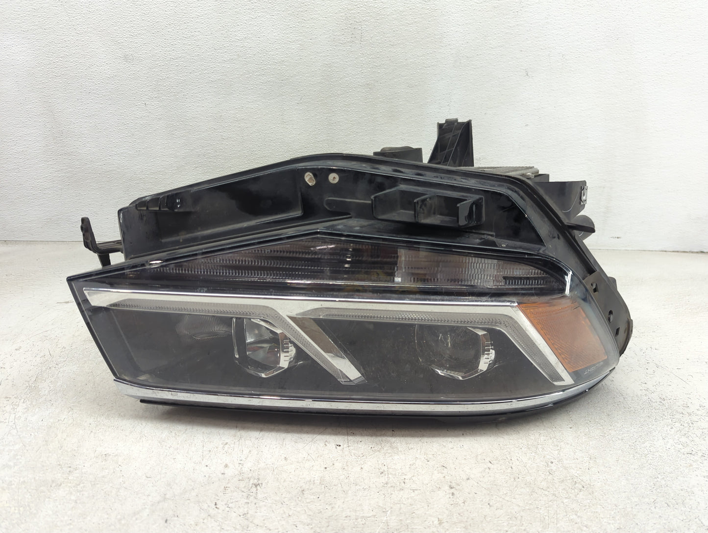 2021-2022 Volkswagen Atlas Passenger Right Oem Head Light Headlight Lamp - Oemusedautoparts1.com