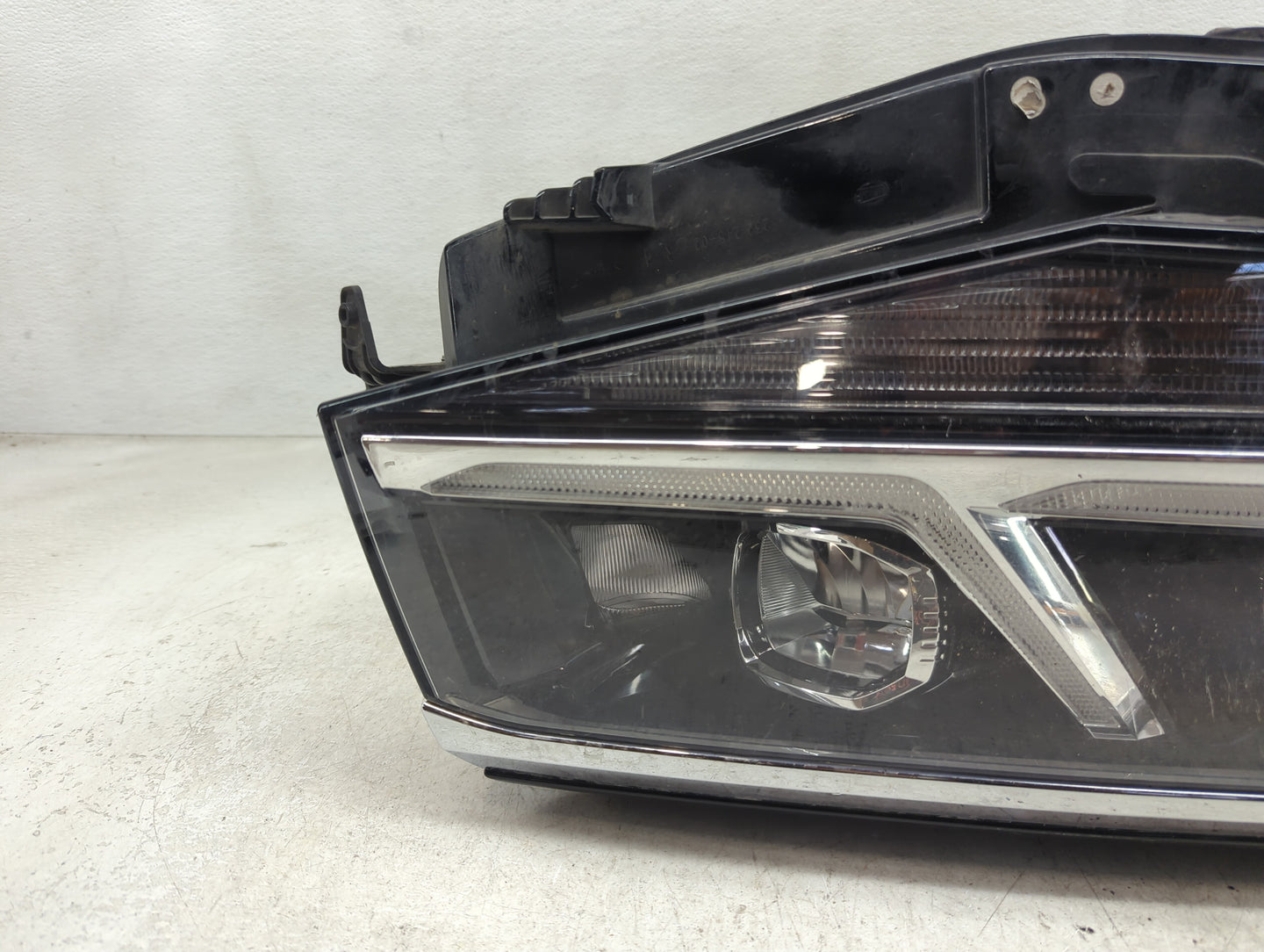 2021-2022 Volkswagen Atlas Passenger Right Oem Head Light Headlight Lamp - Oemusedautoparts1.com