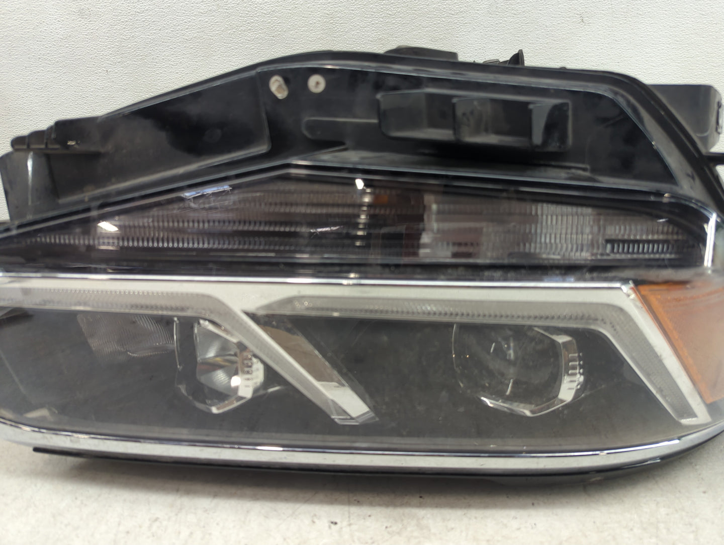 2021-2022 Volkswagen Atlas Passenger Right Oem Head Light Headlight Lamp - Oemusedautoparts1.com