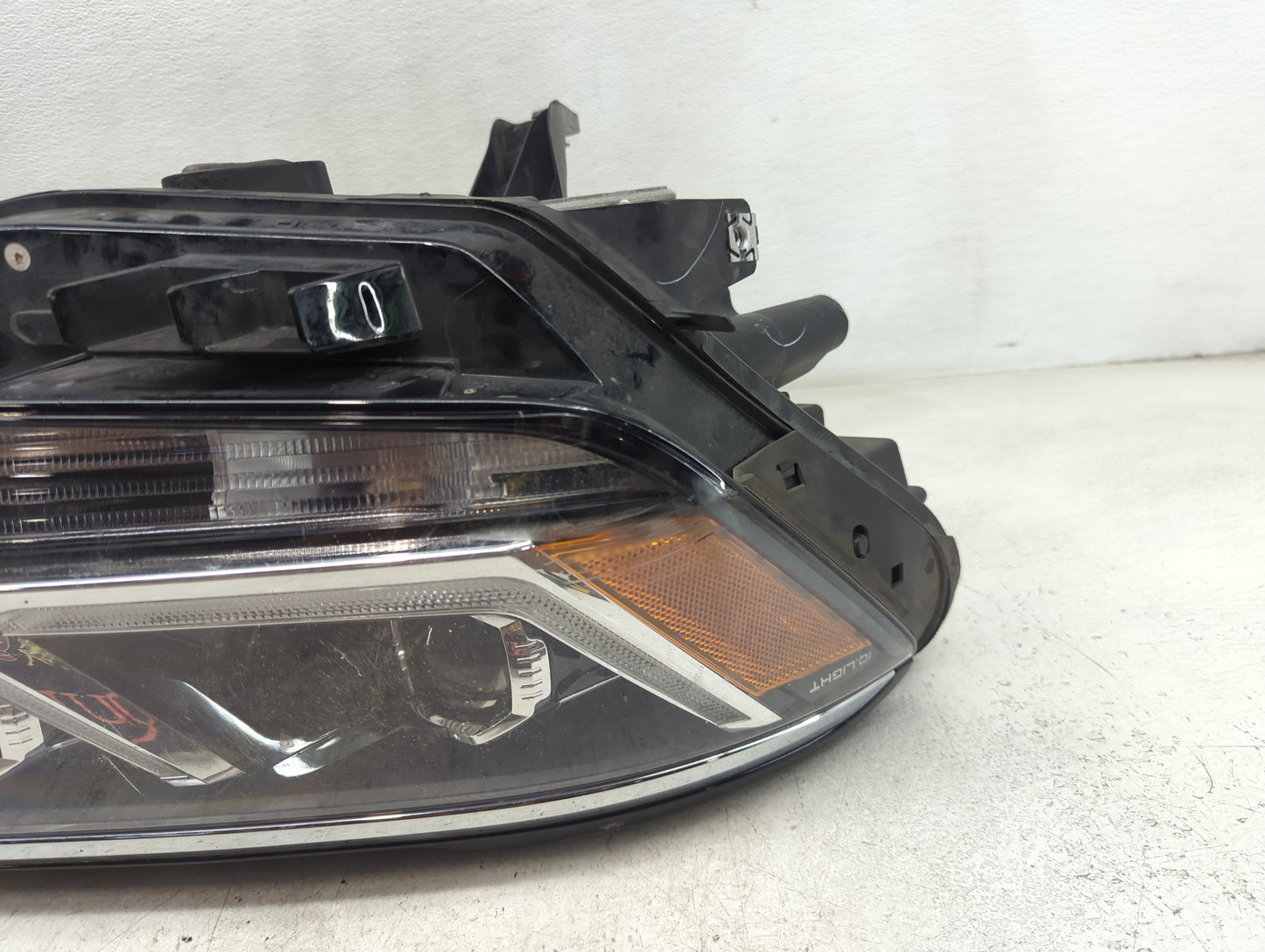 2021-2022 Volkswagen Atlas Passenger Right Oem Head Light Headlight Lamp - Oemusedautoparts1.com