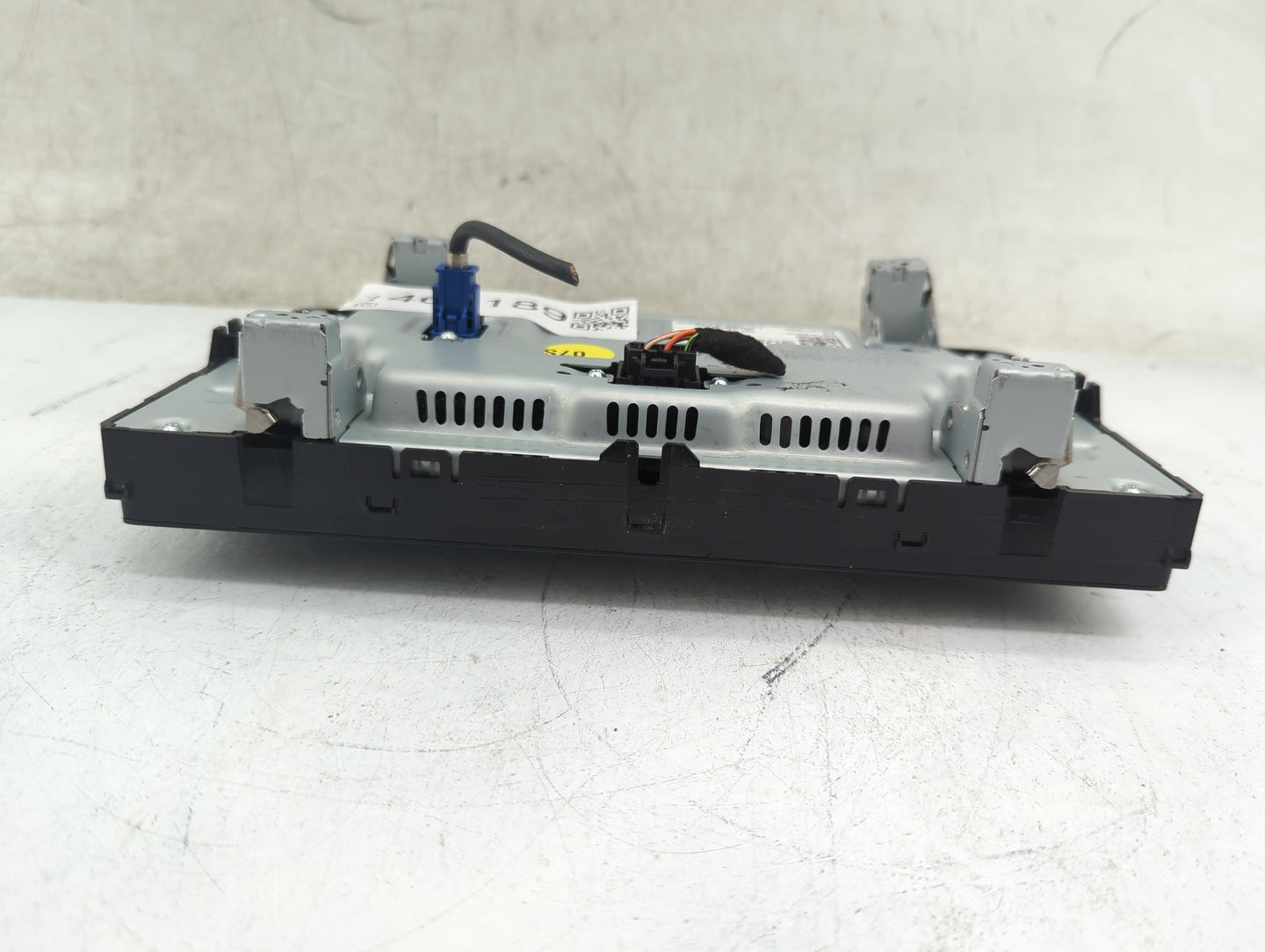 Volkswagen Atlas Information Display Screen 1464189 - Oemusedautoparts1.com