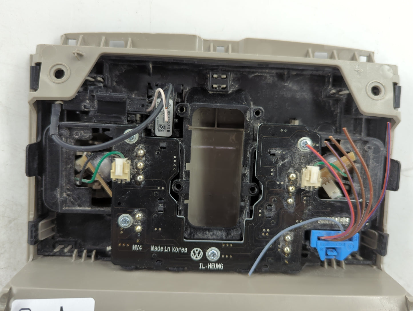 Volkswagen Atlas Overhead Roof Console Beige - Oemusedautoparts1.com