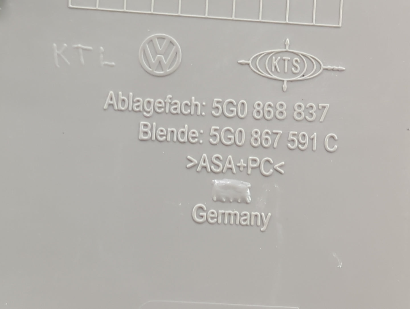 Volkswagen Atlas Overhead Roof Console Beige - Oemusedautoparts1.com