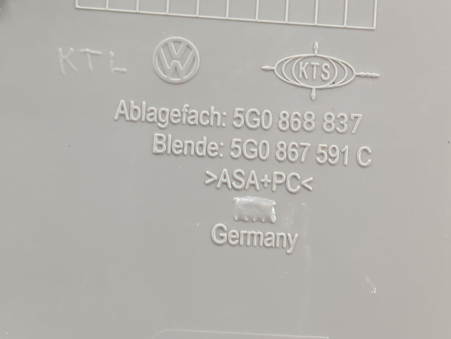 Volkswagen Atlas Overhead Roof Console Beige - Oemusedautoparts1.com