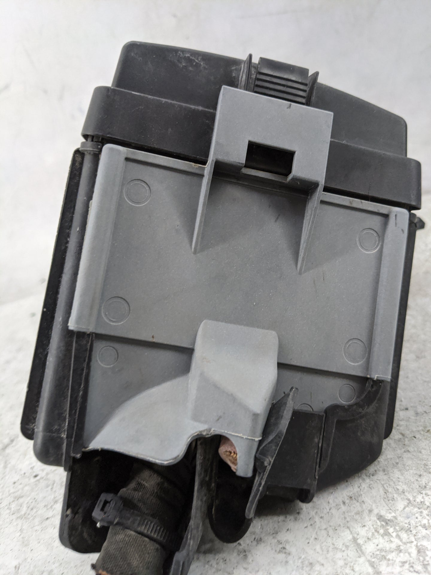 2020-2022 Volkswagen Atlas Fusebox Fuse Box Panel Relay Module P/N:5Q0907361D Fits Fits 2020 2021 2022 OEM Used Auto Parts -