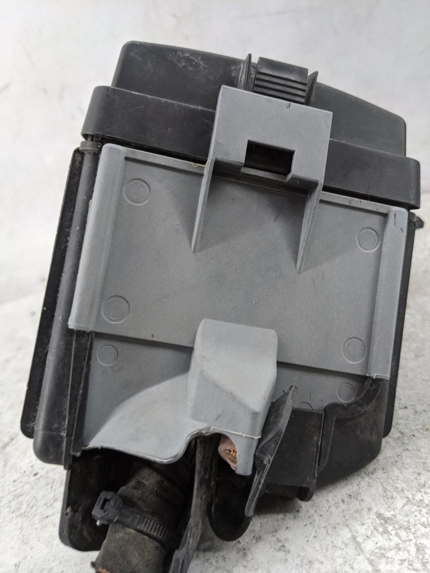 2020-2022 Volkswagen Atlas Fusebox Fuse Box Panel Relay Module P/N:5Q0907361D Fits Fits 2020 2021 2022 OEM Used Auto Parts -