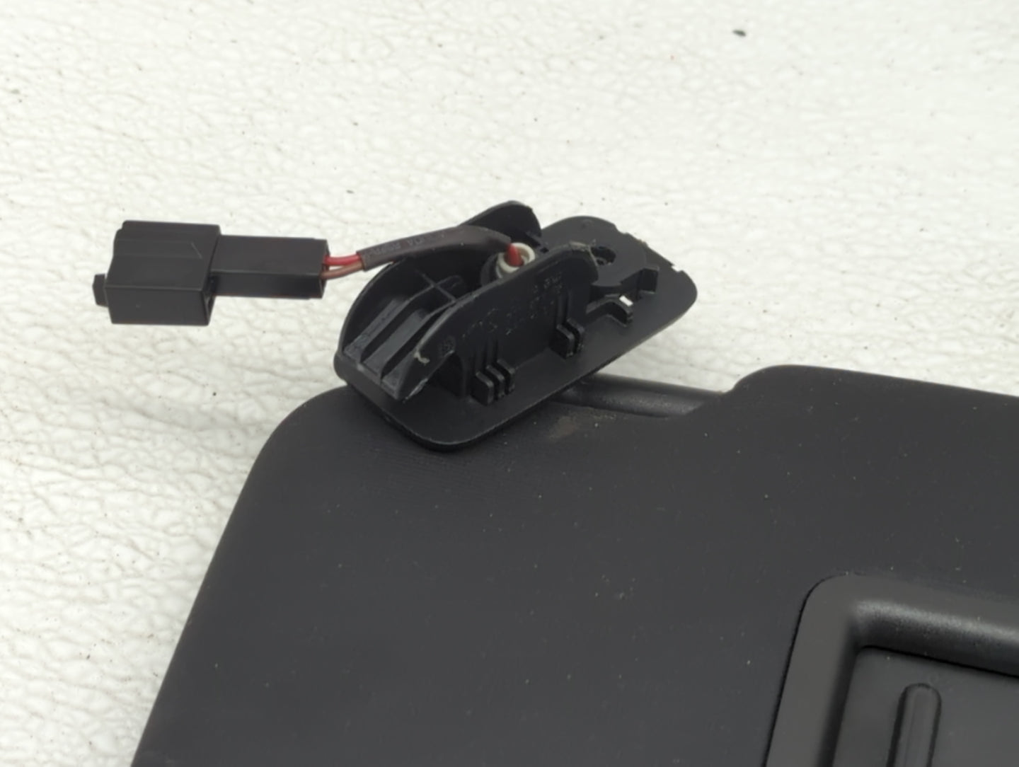 2020-2022 Volkswagen Atlas Cross Sport Sun Visor Shade Replacement Driver Left Mirror Fits Fits 2018 2019 2020 2021 2022 OEM
