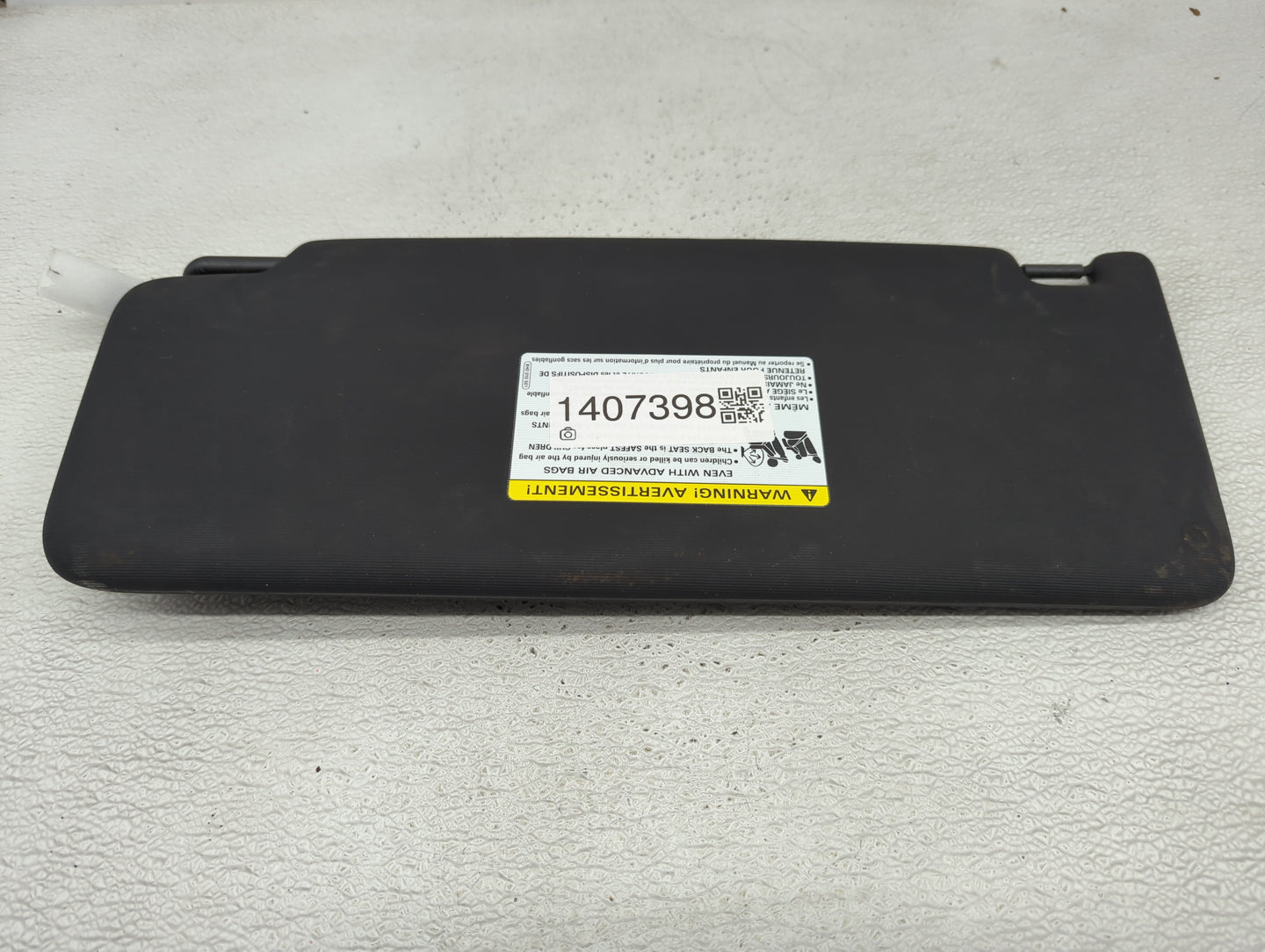 2020-2022 Volkswagen Atlas Cross Sport Sun Visor Shade Replacement Driver Left Mirror Fits Fits 2020 2021 2022 OEM Used Auto