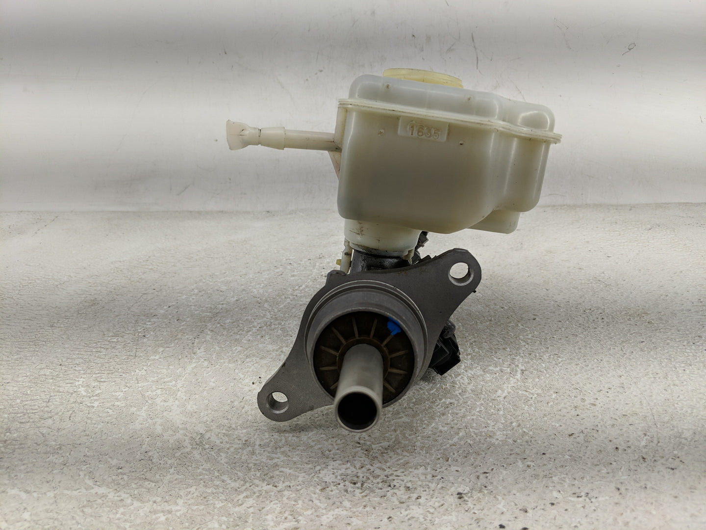 2016-2020 Volkswagen Passat Brake Master Cylinder - Oemusedautoparts1.com