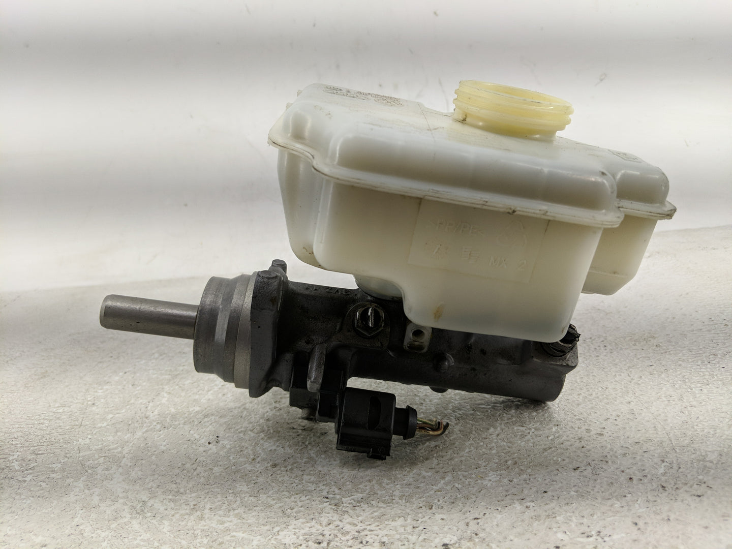 2016-2020 Volkswagen Passat Brake Master Cylinder - Oemusedautoparts1.com