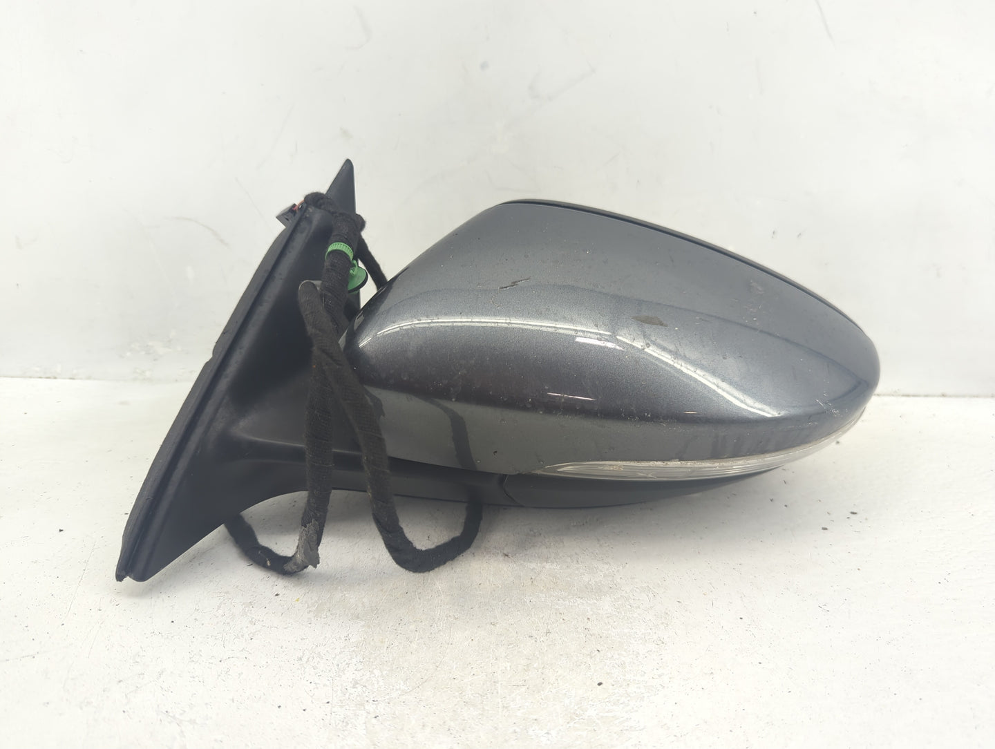 2016-2020 Volkswagen Passat Driver Side View Mirror - Left Door Mirror OEM Used - Oemusedautoparts1.com