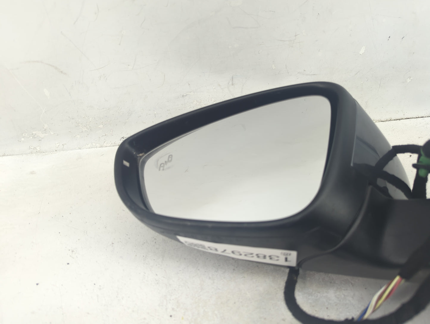 2016-2020 Volkswagen Passat Driver Side View Mirror - Left Door Mirror OEM Used - Oemusedautoparts1.com