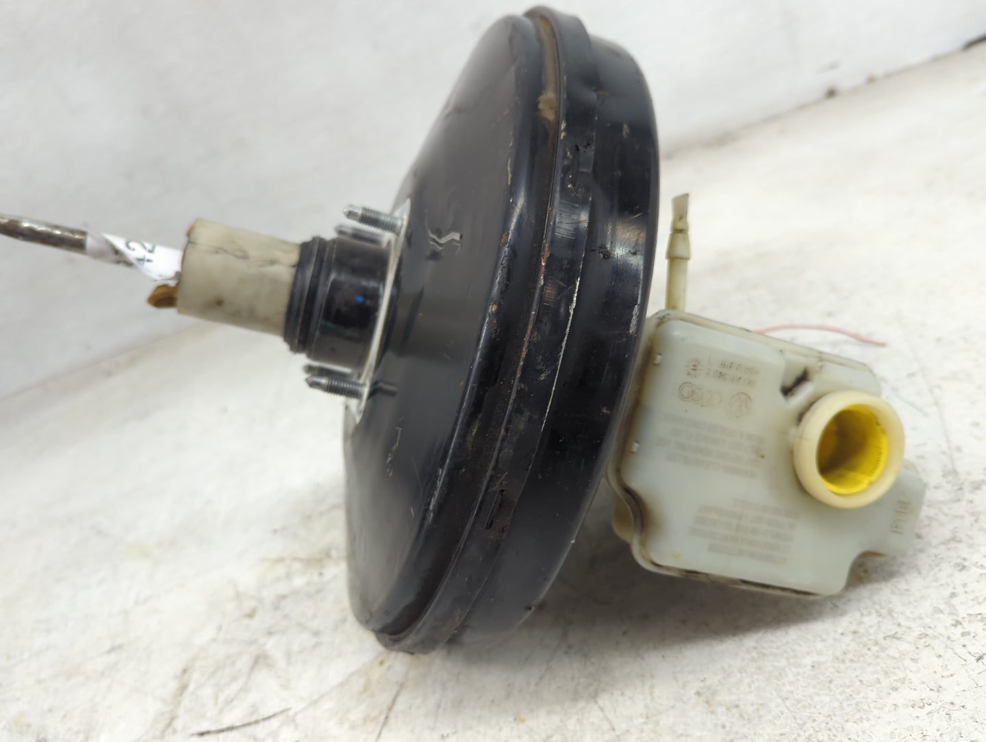 2020-2020 Volkswagen Passat Power Brake Booster Oem 1427987 - Oemusedautoparts1.com