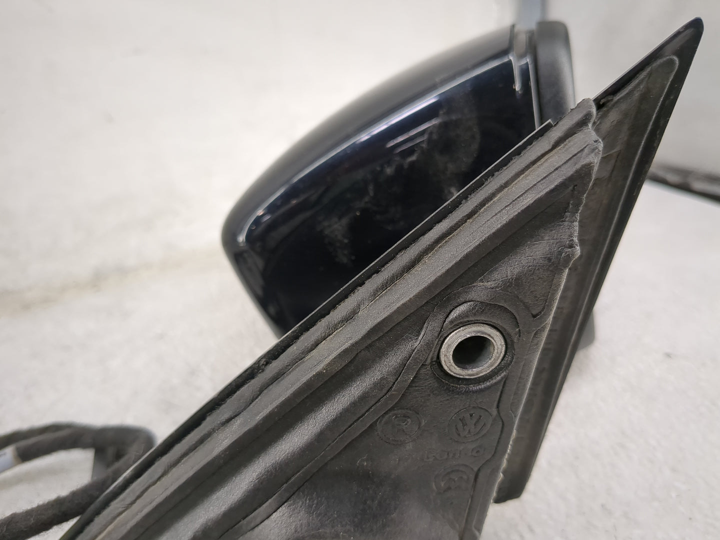 2022 Volkswagen Passat Passenger Side View Mirror - Right Door Mirror OEM Used - Oemusedautoparts1.com