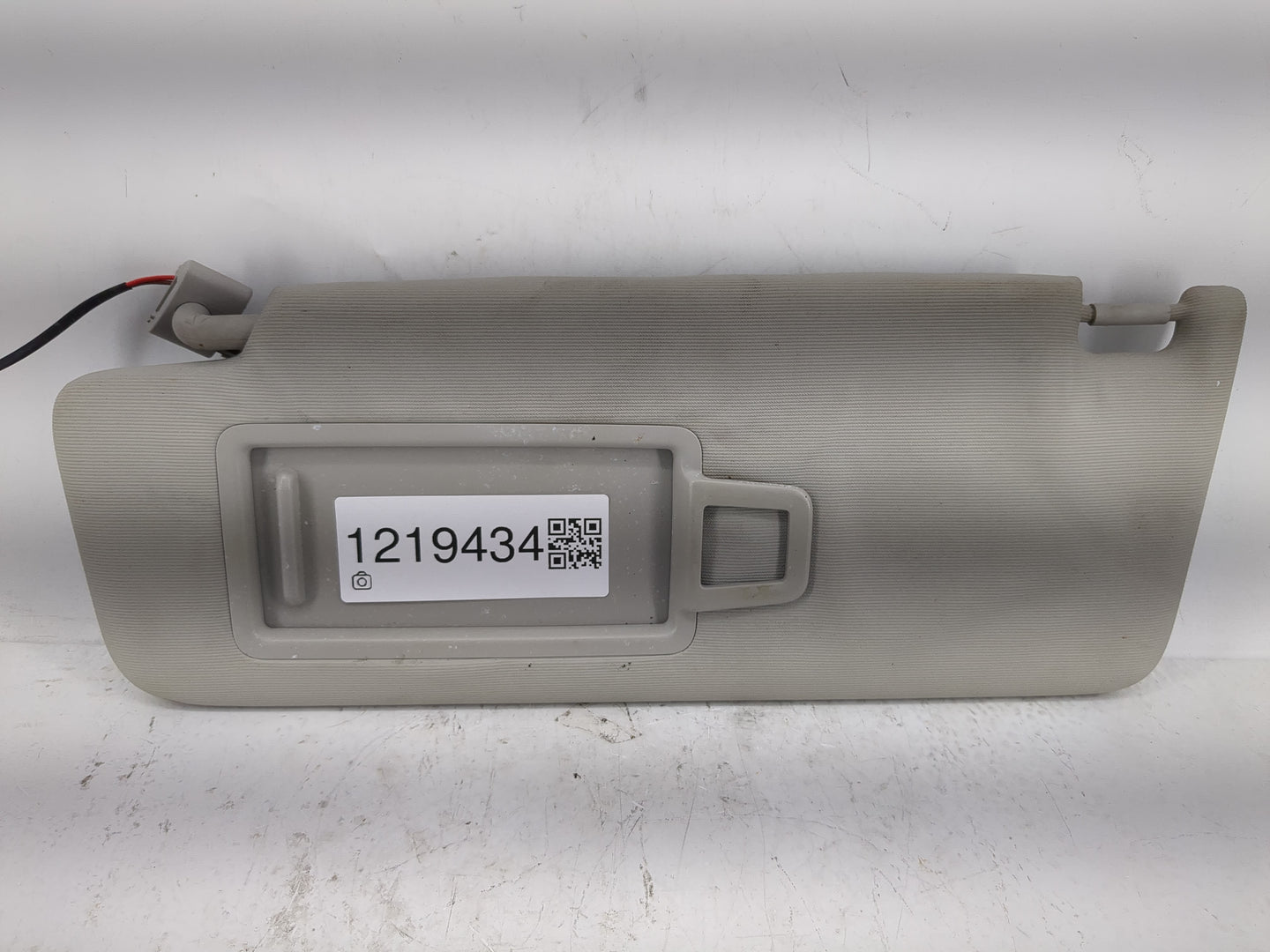 2022 Volkswagen Taos Sun Visor Shade Replacement Passenger Right Mirror Fits OEM Used Auto Parts - Oemusedautoparts1.com