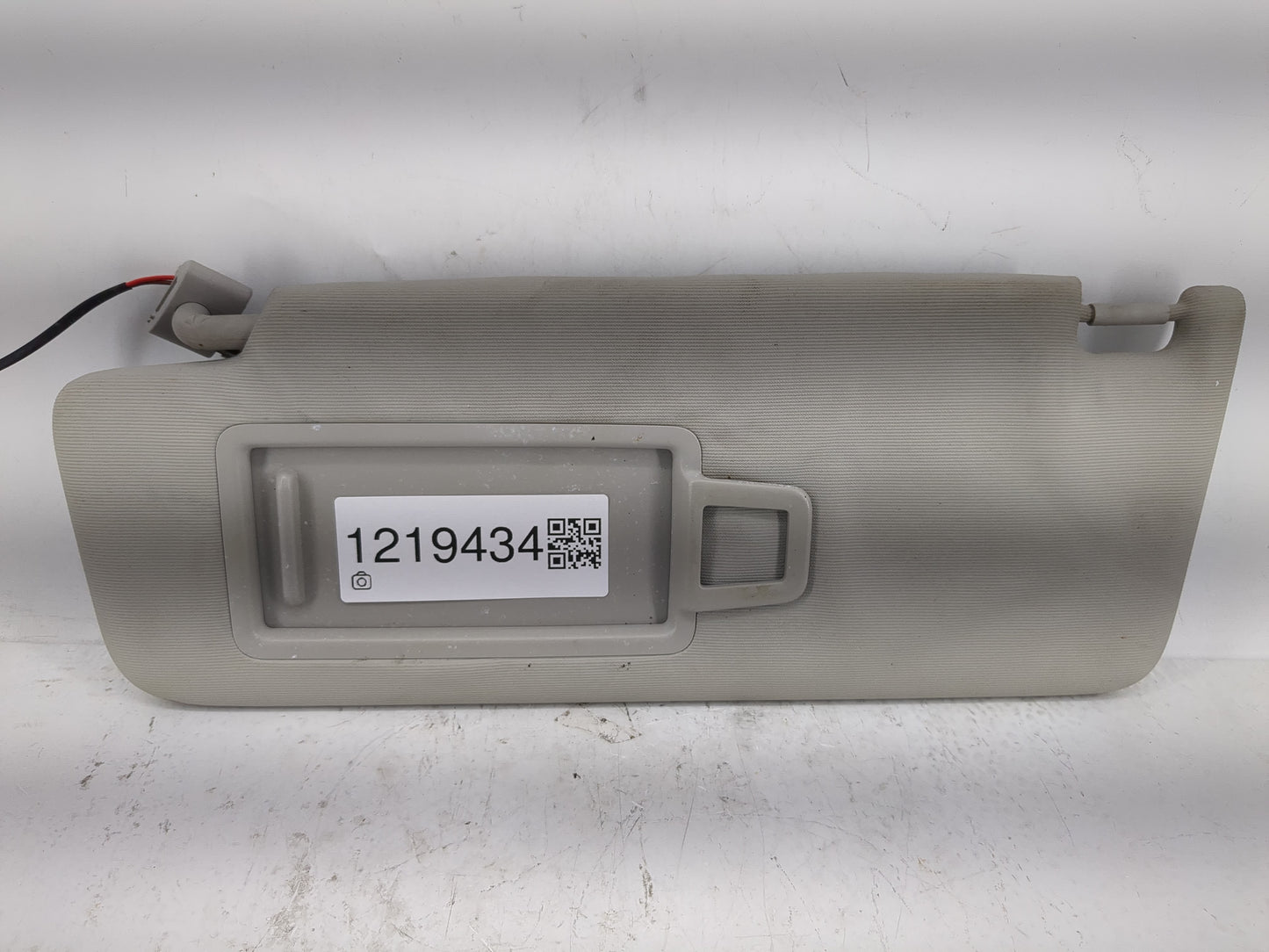 2022 Volkswagen Taos Sun Visor Shade Replacement Passenger Right Mirror Fits OEM Used Auto Parts - Oemusedautoparts1.com