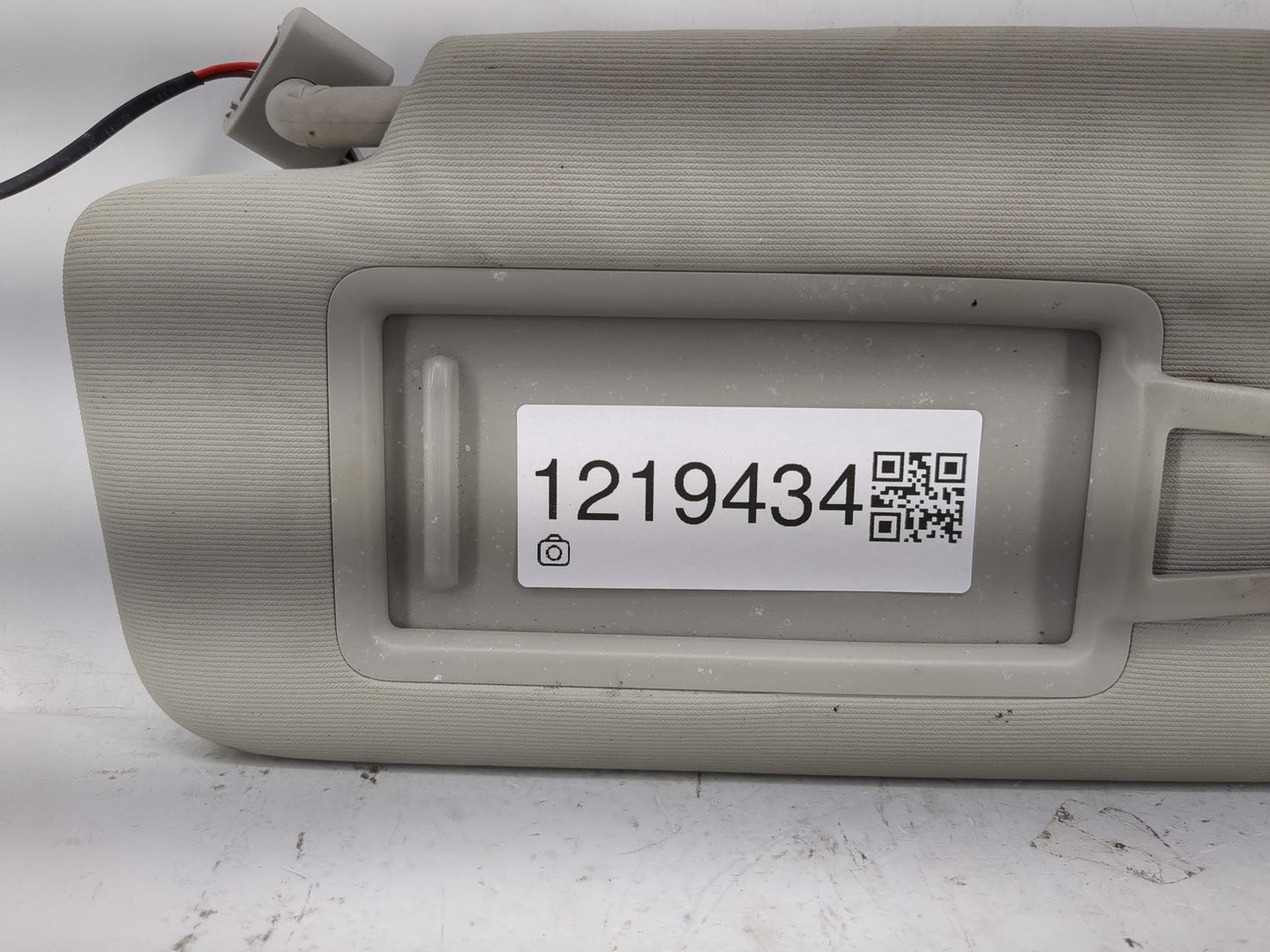 2022 Volkswagen Taos Sun Visor Shade Replacement Passenger Right Mirror Fits OEM Used Auto Parts - Oemusedautoparts1.com