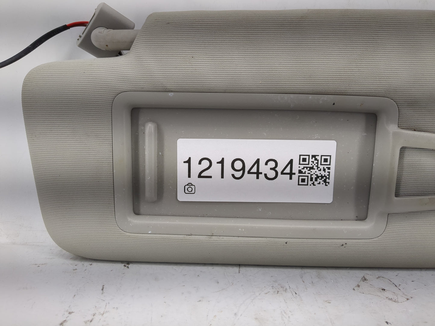 2022 Volkswagen Taos Sun Visor Shade Replacement Passenger Right Mirror Fits OEM Used Auto Parts - Oemusedautoparts1.com