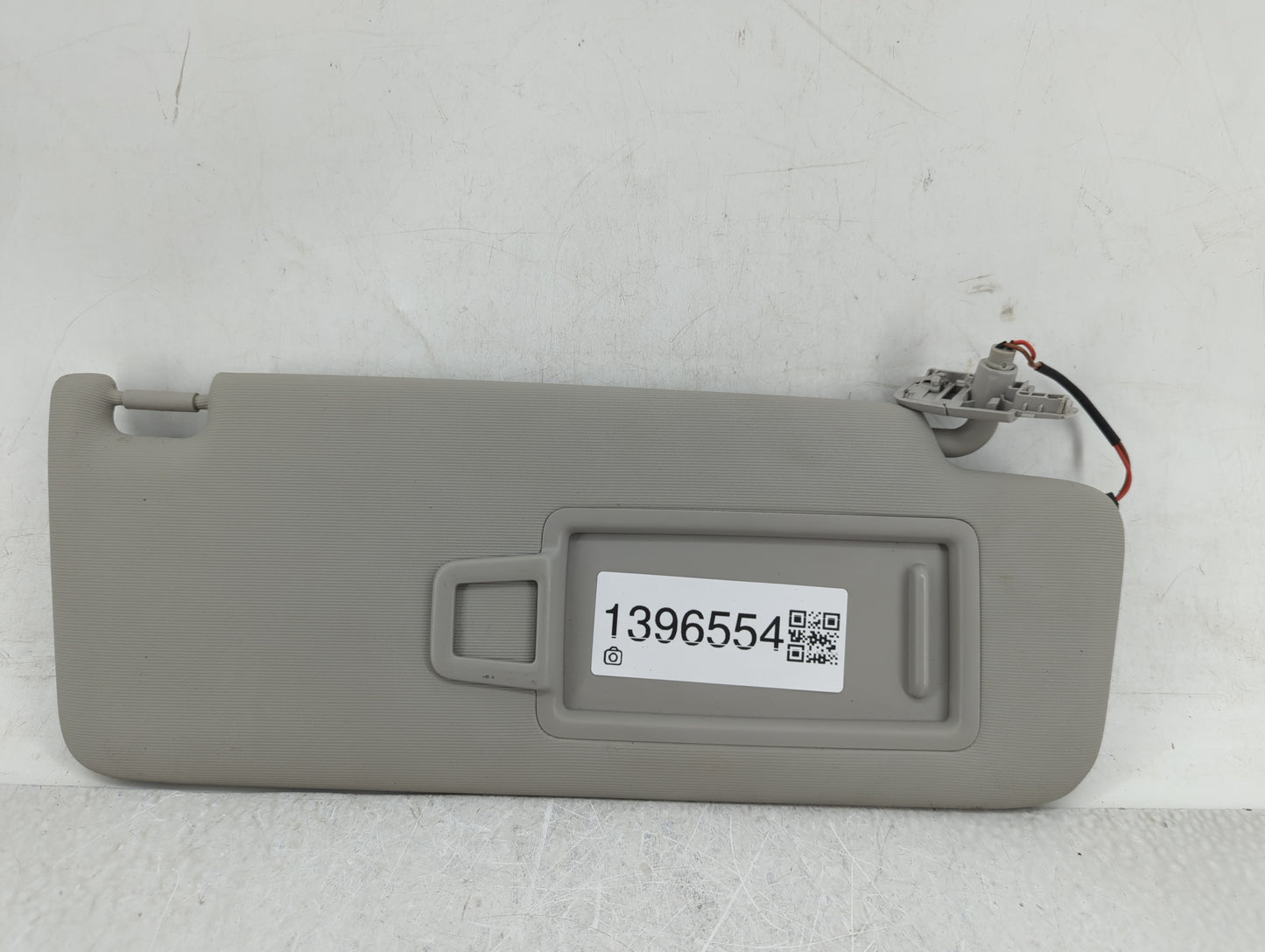 2022 Volkswagen Taos Sun Visor Shade Replacement Passenger Right Mirror Fits OEM Used Auto Parts - Oemusedautoparts1.com