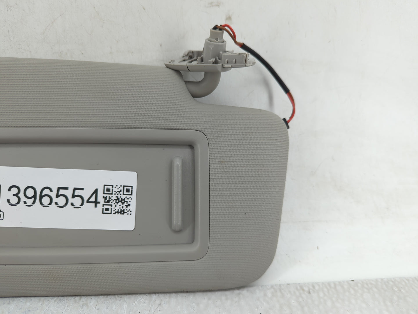 2022 Volkswagen Taos Sun Visor Shade Replacement Passenger Right Mirror Fits OEM Used Auto Parts - Oemusedautoparts1.com