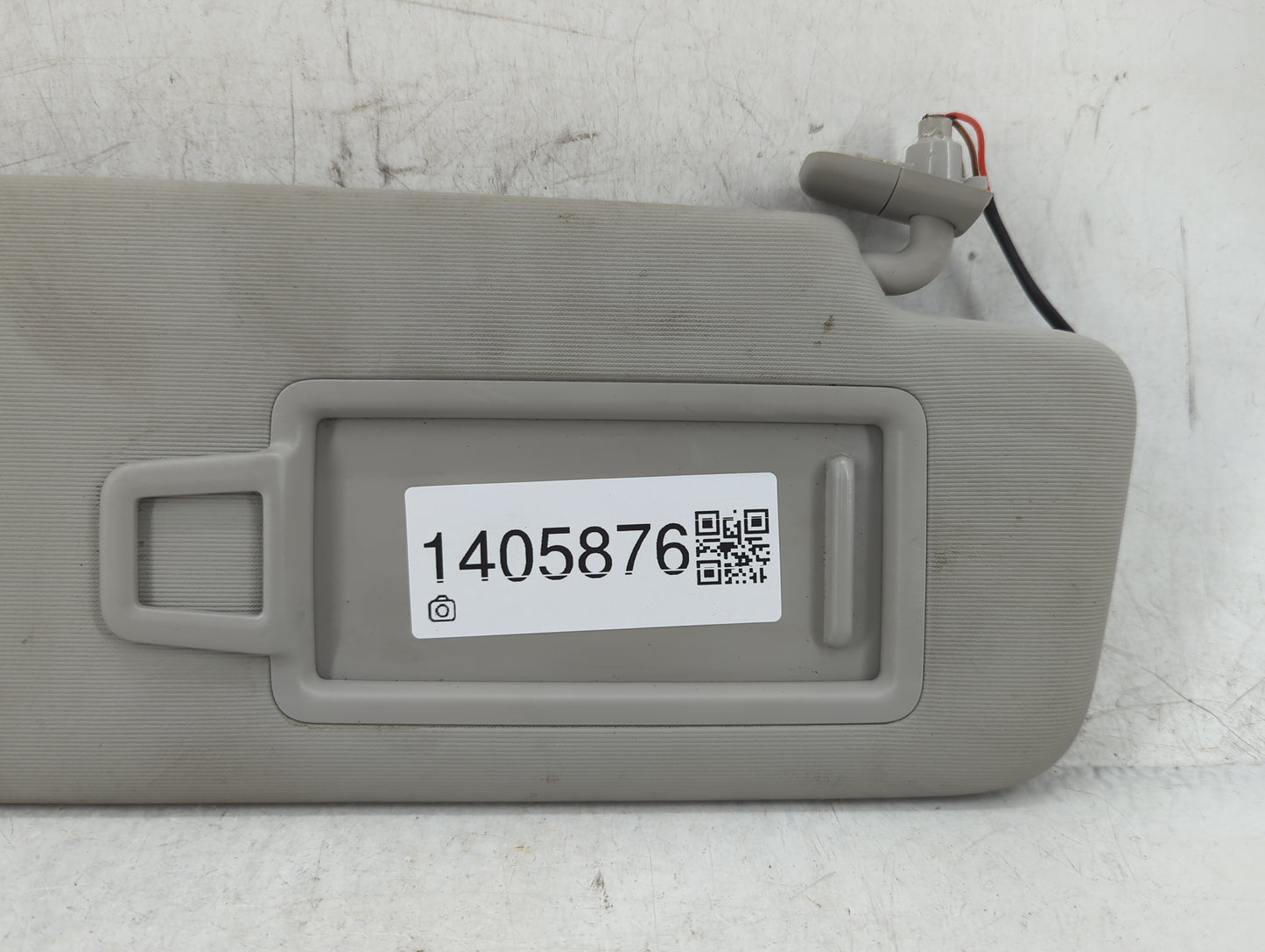 2022 Volkswagen Taos Sun Visor Shade Replacement Passenger Right Mirror Fits OEM Used Auto Parts - Oemusedautoparts1.com