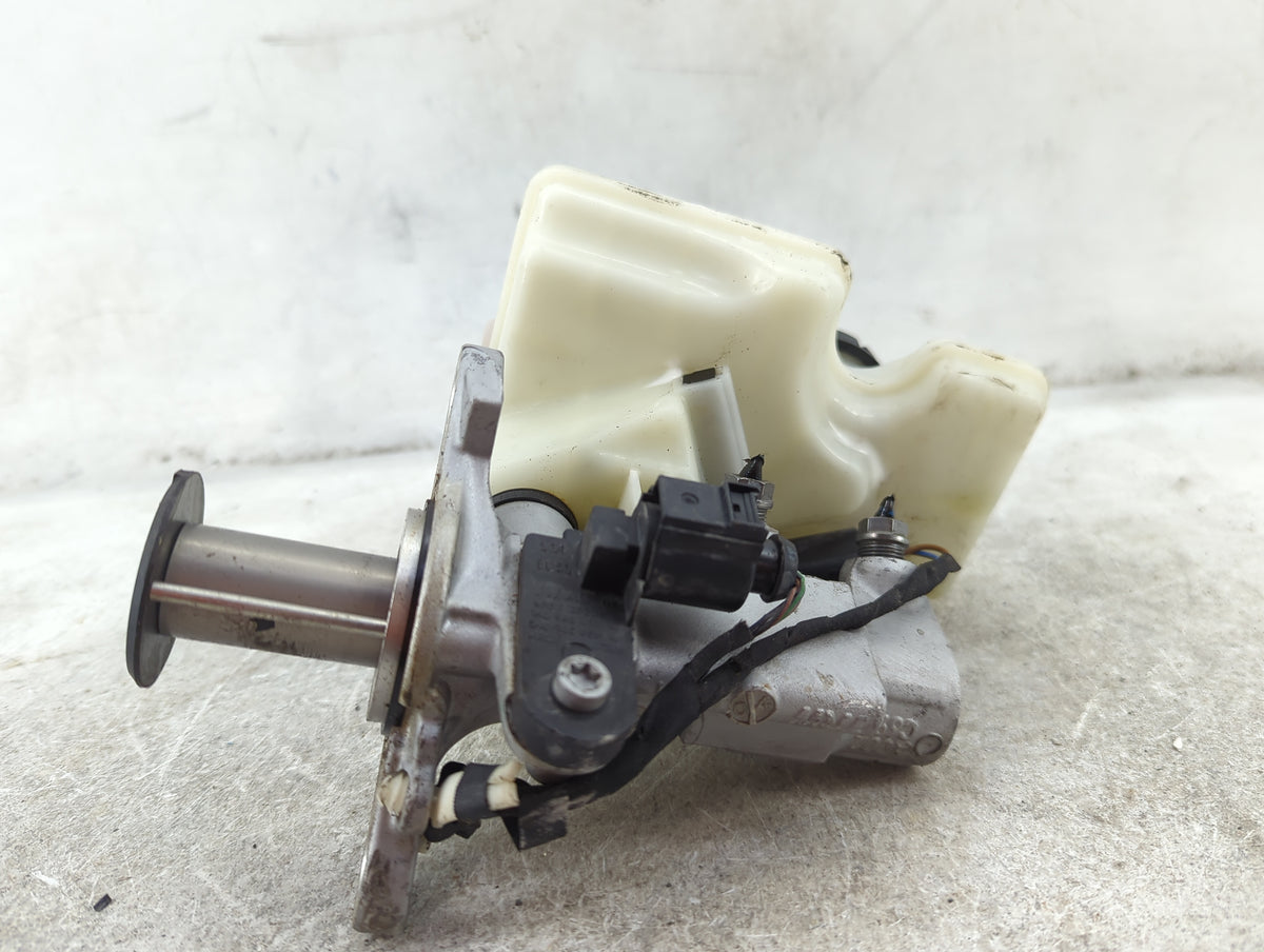 Volkswagen Taos Brake Master Cylinder 1512053 - Oemusedautoparts1.com