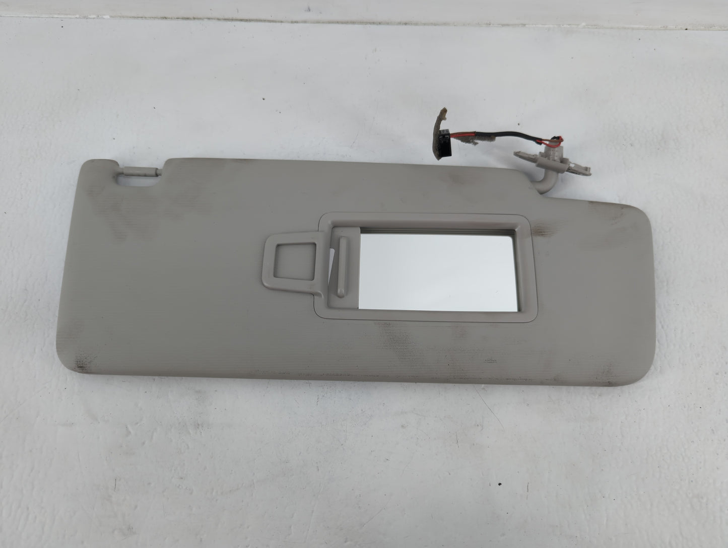 2022 Volkswagen Taos Sun Visor Shade Replacement Passenger Right Mirror Fits OEM Used Auto Parts - Oemusedautoparts1.com