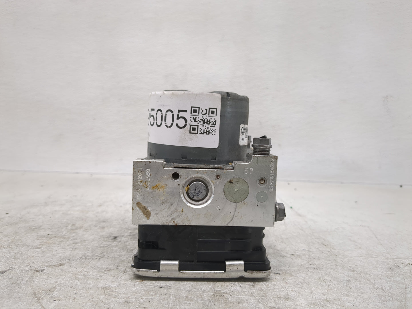 2021-2022 Volkswagen Tiguan ABS Pump Control Module Replacement P/N:5Q0 614 517 GB Fits Fits 2021 2022 OEM Used Auto Parts -