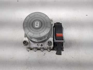 2021-2022 Volkswagen Tiguan ABS Pump Control Module Replacement P/N:5Q0614517GB 10.0220-2155.4, 5Q0614517BP Fits Fits 2021 2022 OEM Used Auto Parts