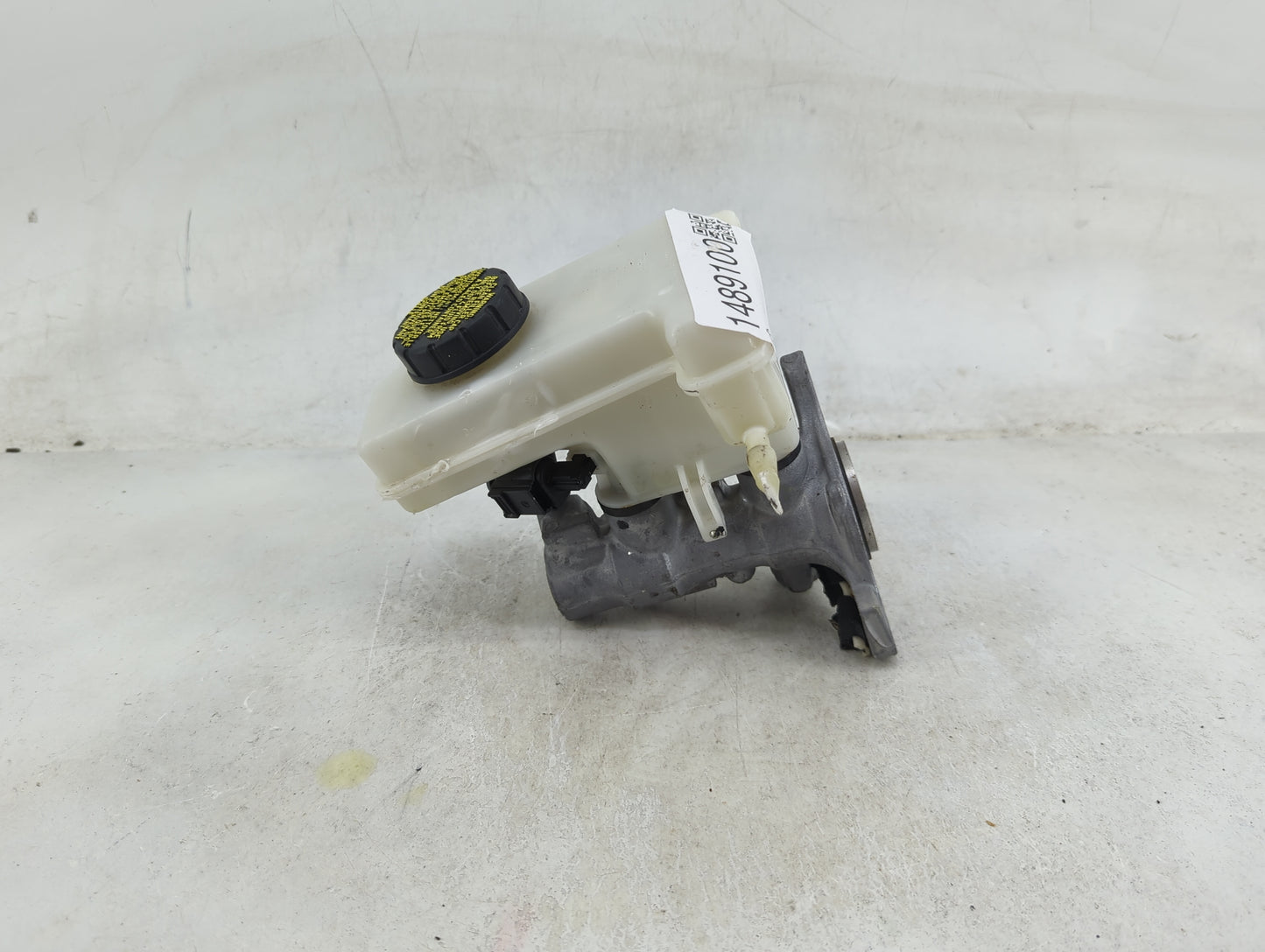 2018-2022 Volkswagen Tiguan Brake Master Cylinder 1489100 - Oemusedautoparts1.com