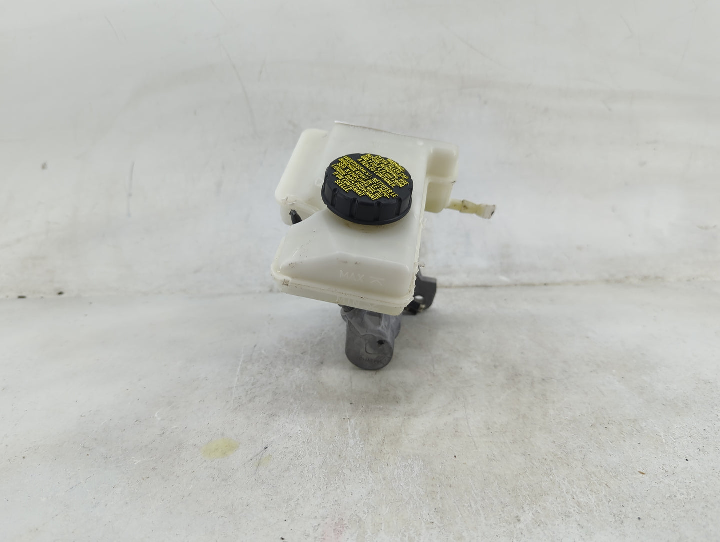 2018-2022 Volkswagen Tiguan Brake Master Cylinder 1489100 - Oemusedautoparts1.com