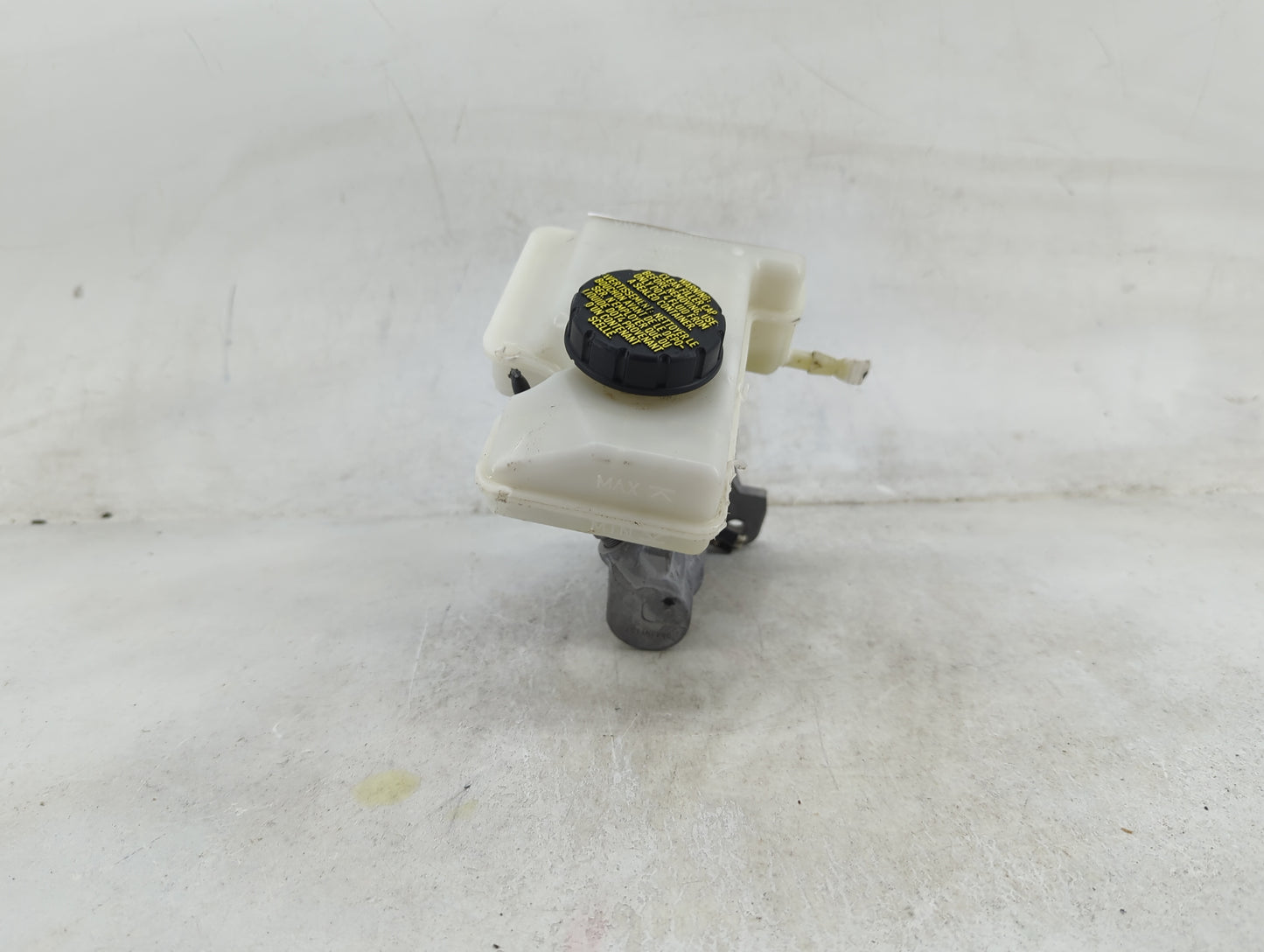 2018-2022 Volkswagen Tiguan Brake Master Cylinder 1489100 - Oemusedautoparts1.com