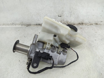 compare product 2018-2022 Volkswagen Tiguan Brake Master Cylinder 1492183