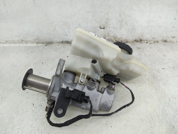 2018-2022 Volkswagen Tiguan Brake Master Cylinder 1492183 - Oemusedautoparts1.com