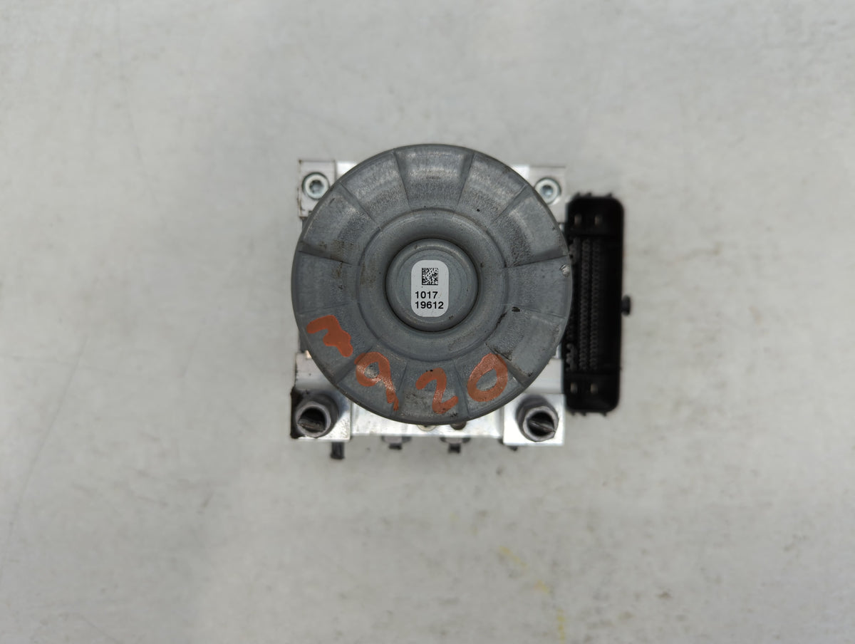 2021-2022 Volkswagen Tiguan Anti-Lock Brake ABS Pump Module Actuator OEM P/N:5Q0 614 517 GB Fits Fits 2021 2022 OEM Used Aut