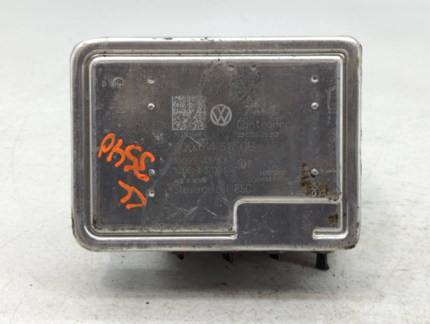 2021-2022 Volkswagen Tiguan ABS Pump Control Module Replacement P/N:5Q0 614 517 GB Fits Fits 2021 2022 OEM Used Auto Parts -